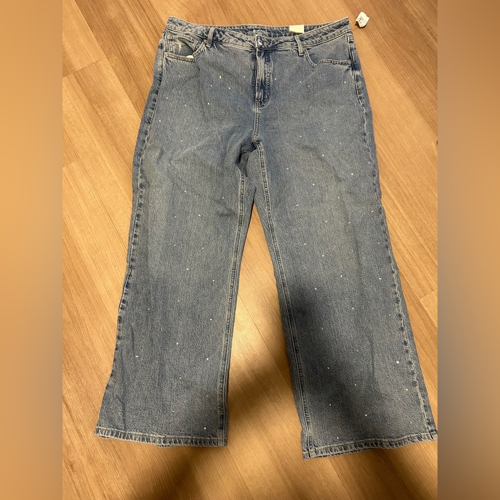 Reitmans Wide-Leg High-Rise Jean with Rhinestones - Petite ( new)
